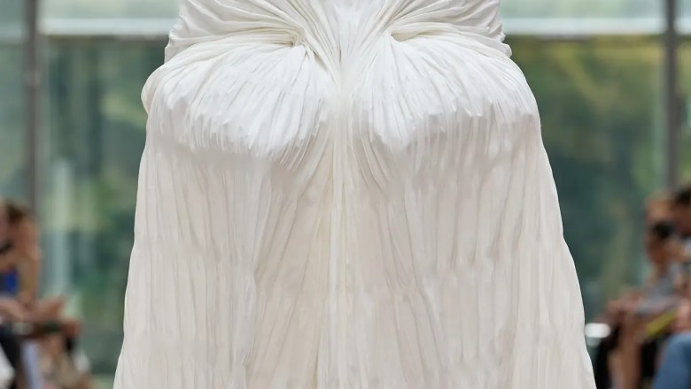Institution By Galib Gassanoff - ss27